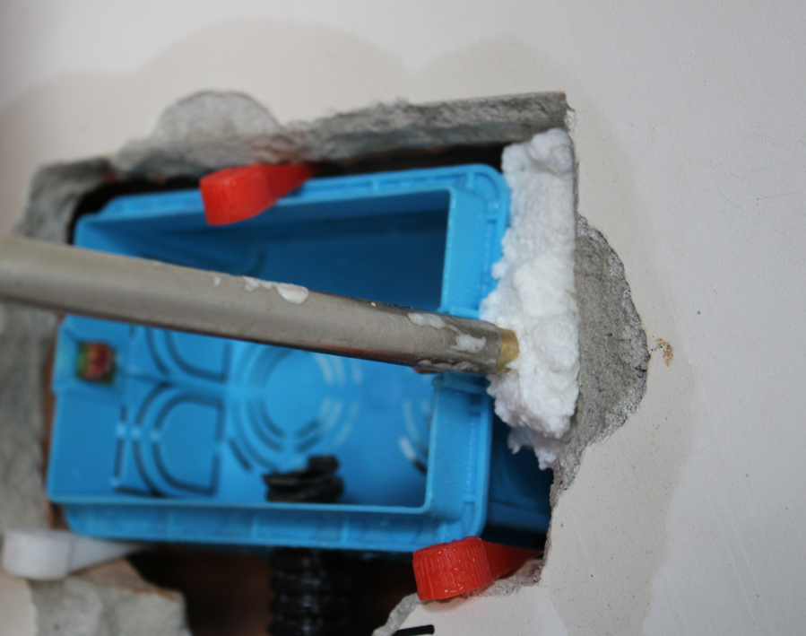Schiuma per pistola per la posa di impianti elettrici VOLT Schiuma per pistola per la posa di impianti elettrici VOLT