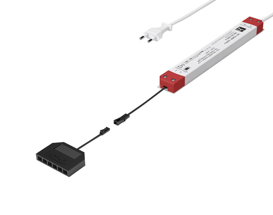 Alimentatore per LED 30 W con spina piatta europea (distributore 1 via + 6 vie)