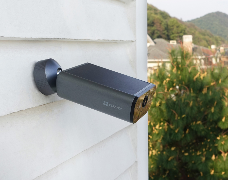 Telecamera da esterno a batteria con pannello solare integrato 