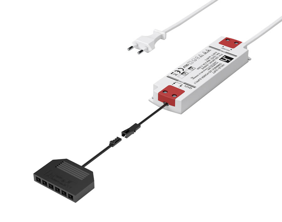 Alimentatore per LED 5 - 30 W dimmerabile con spina piatta erropea (distributore 1 via + 6 vie)