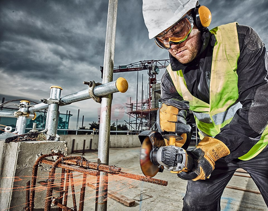 Smerigliatrice angolare a batteria DCG405NT