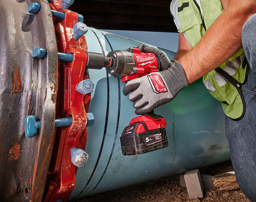 Avvitatore a impulsi 1/2" a batteria M18 FHIW2F12-502X Fuel   