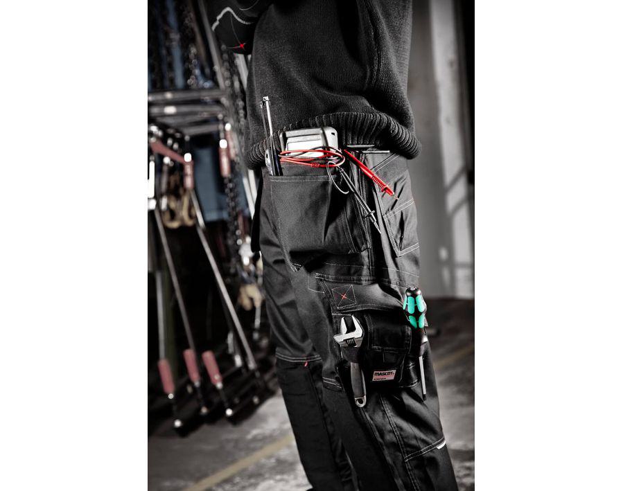 Pantaloni con tasche esterne FRONTLINE nero