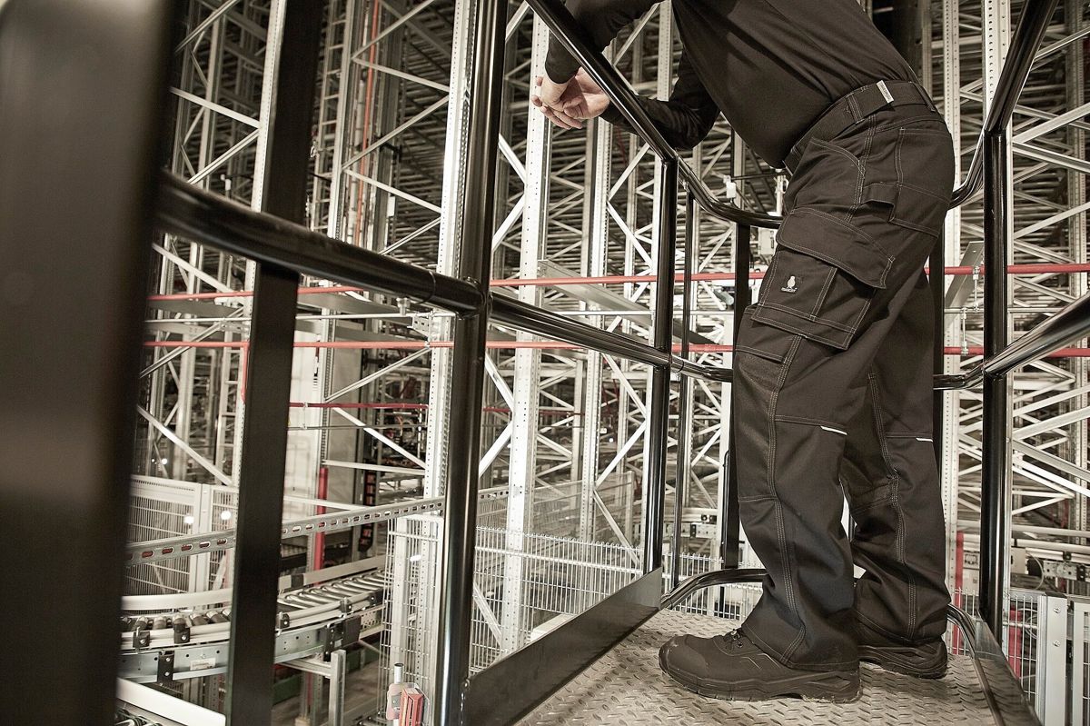 Pantaloni con tasche porta-ginocchiere INDUSTRY nero