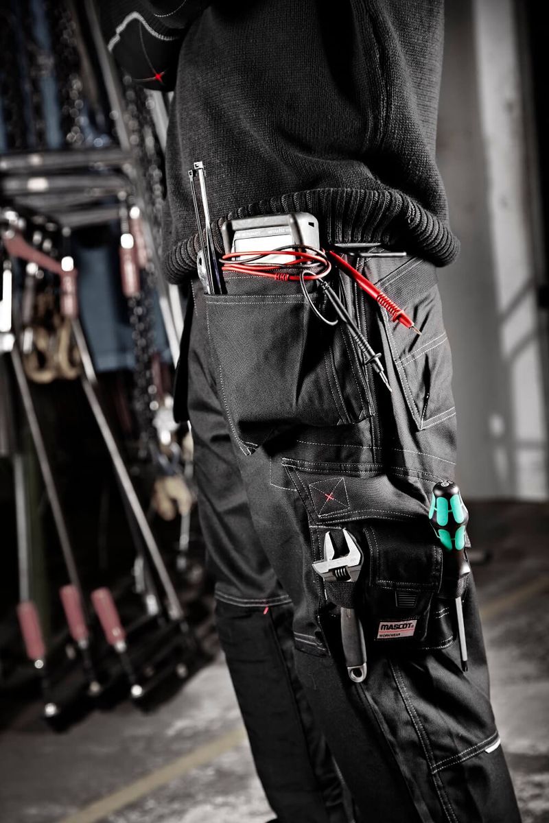 Pantaloni con tasche esterne FRONTLINE nero